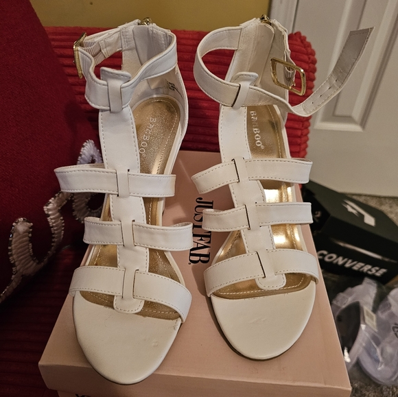 Ladies white wedge heel sandal - Picture 2 of 3
